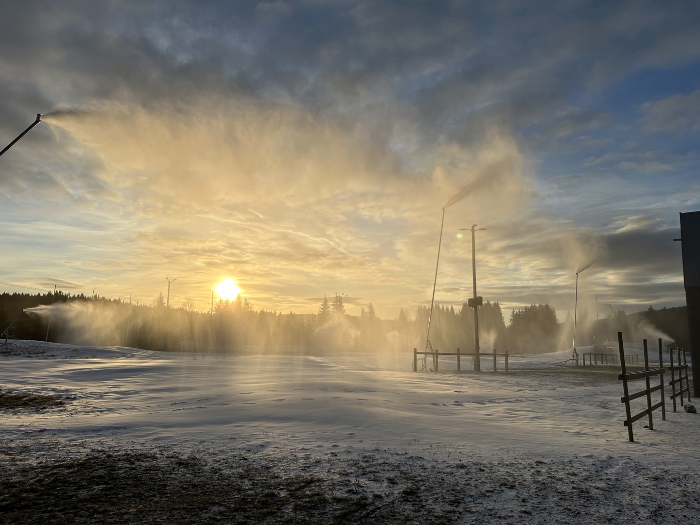 Snøproduksjon er i gang